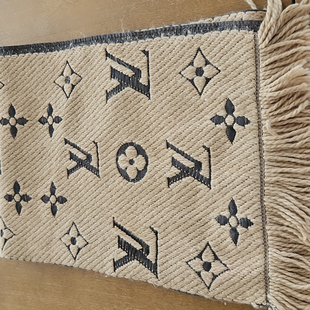 GORGEOUS LOUIS VUITTON LONG MONOGRAM WOOL BLEND SCARF - Picture 10 of 16